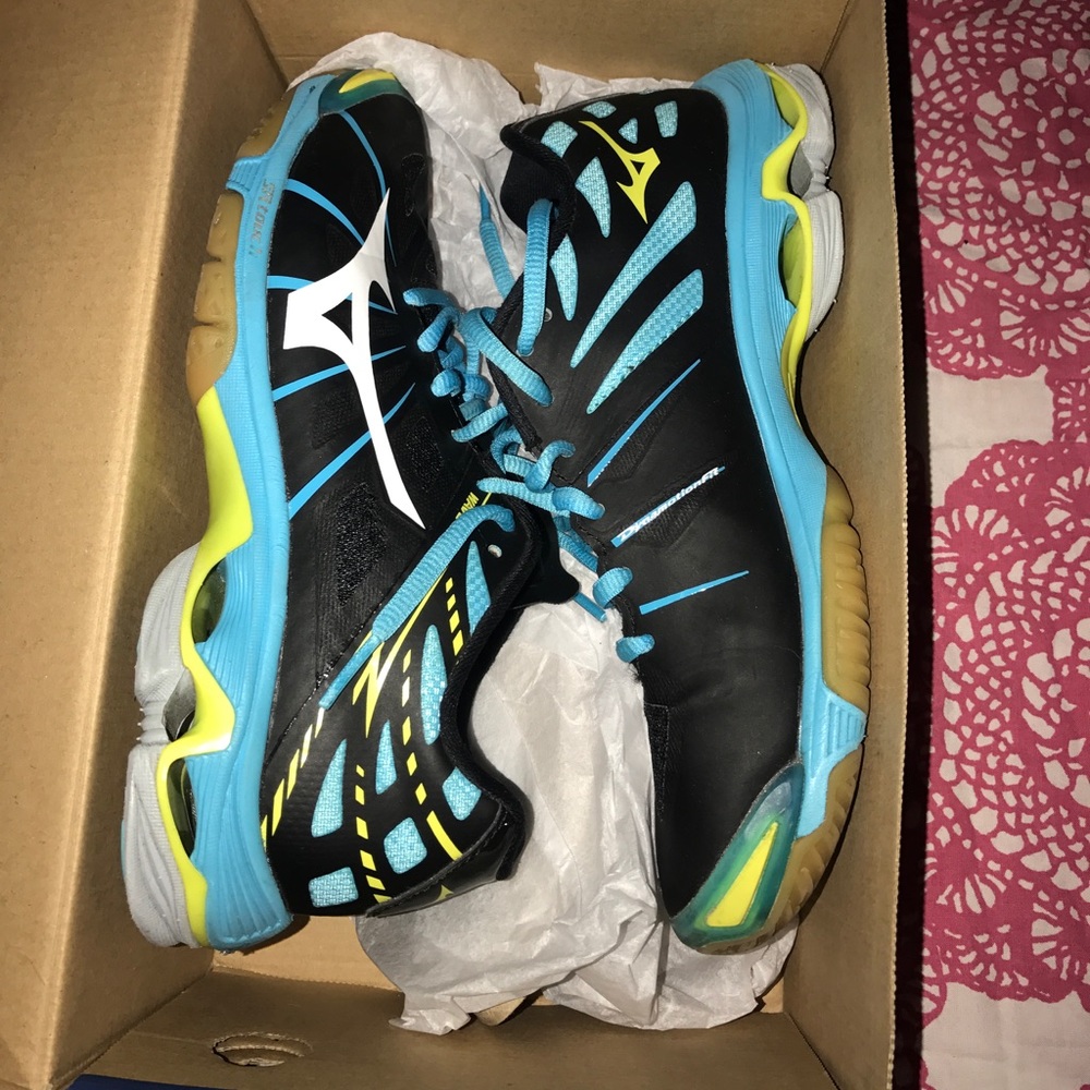 Mizuno Sport Sneakers, Great for volleyball!!
